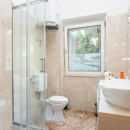 Villa Seaside Luxury With A Swimming Pool - 23559